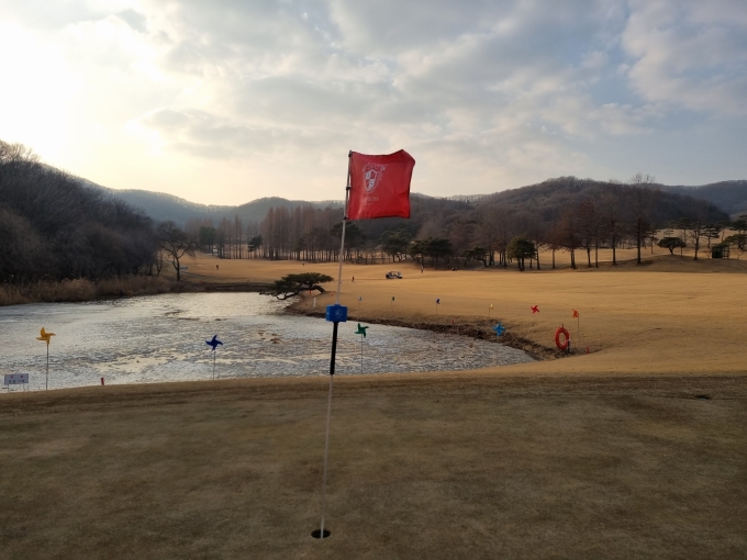 마지막 홀 그린에서 TEEING AREA를 바라본 풍경/사진= 임윤희 기자