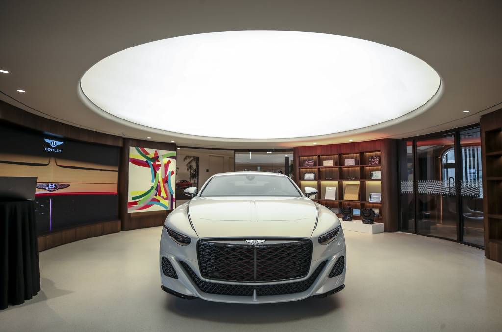 [서울=뉴시스] 정병혁 기자 = 8일 오후 서울 강남구 벤틀리 큐브에서 열린 그랜드 오픈 행사에 벤틀리 뮬리너 바투르가 전시되어 있다. 2023.03.08.