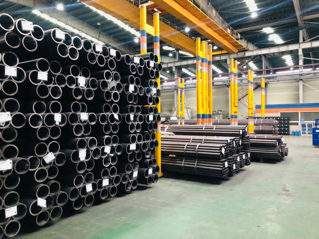 일진제강 임실공장에 완성된 심리스 강관 제품./사진=이재윤 기자