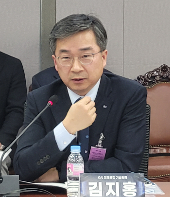 김지홍 한국항공우주산업(KAI) 미래융합기술원장이 우주항공청 설립을 위한 특별법에 우주산업화를 이끄는 기업의 역할 등이 증대돼야 한다고 조언하고 있다. / 사진=김인한 기자