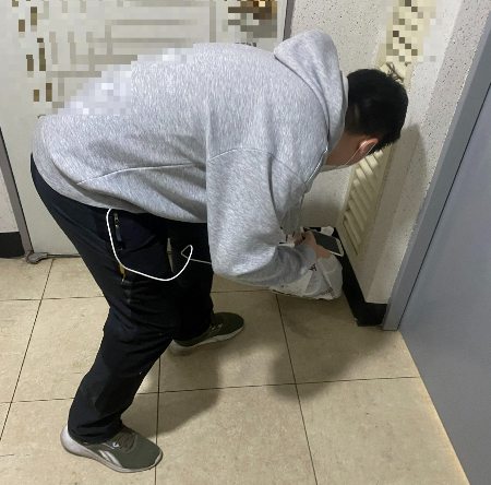 배달을 완료하는 이재찬씨./사진=남형도 기자