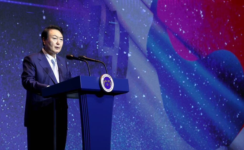윤석열 대통령이 지난해 11월 서울 서초구 JW메리어트 호텔 서울에서 열린 미래 우주 경제 로드맵 선포식에서 미래 우주경제 로드맵을 발표하고 있다. / 사진=대통령실통신사진기자단