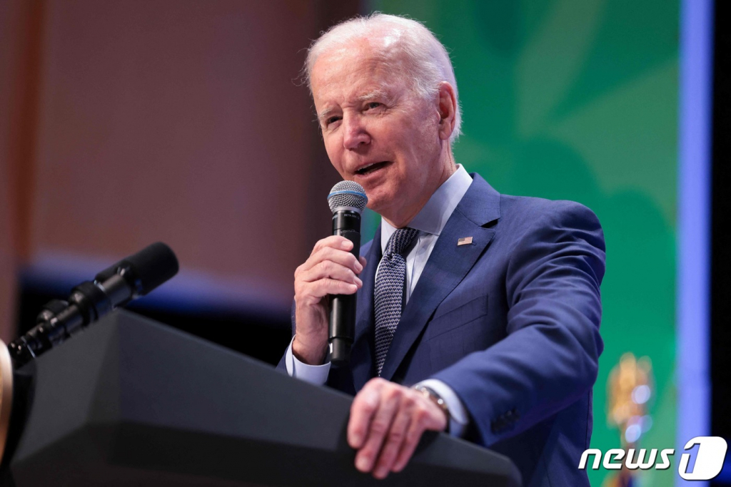 (워싱턴 AFP=뉴스1) 우동명 기자 = 조 바이든 미국 대통령이 28일 (현지시간) 워싱턴 로널드 레이건 빌딩에서 열린 기아를 없애고 비만율을 낮추는 것을 목표로 한 ‘기아, 영양, 건강’ 컨퍼런스서 연설을 하고 있다.  ⓒ AFP=뉴스1  Copyright ? 뉴스1. All rights reserved. 무단 전재 및 재배포 금지.