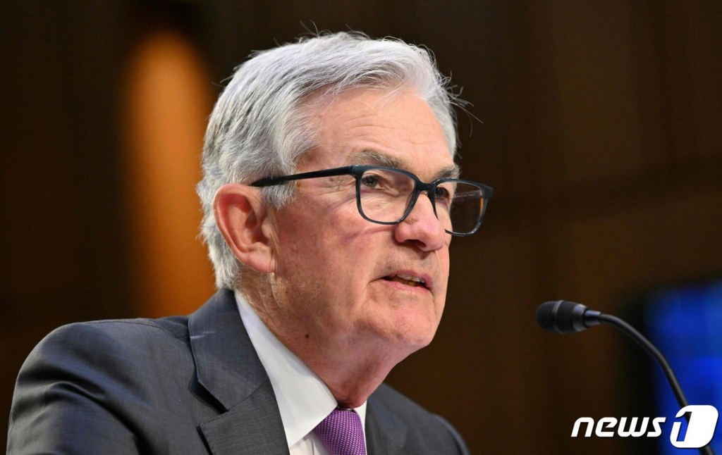 (워싱턴 AFP=뉴스1) 우동명 기자 = 제롬 파월 연방준비제도 (연준)의장이 7일(현지시간) 워싱턴 의사당 상원에서 열린 상원 은행위원회 청문회에 출석해 3월 FOMC서 기준 금리 '빅스텝' 가능성을 시사하는 발언을 하고 있다.  ⓒ AFP=뉴스1  Copyright ? 뉴스1. All rights reserved. 무단 전재 및 재배포 금지.