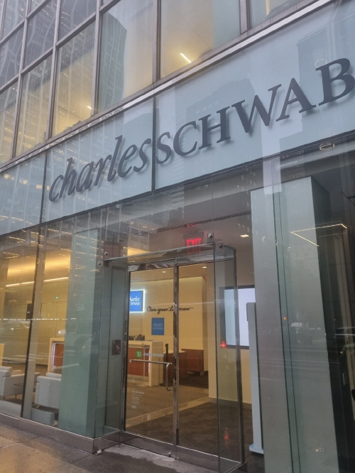 뉴욕 맨해튼 찰스 슈왑 /사진= 박준식 기자 