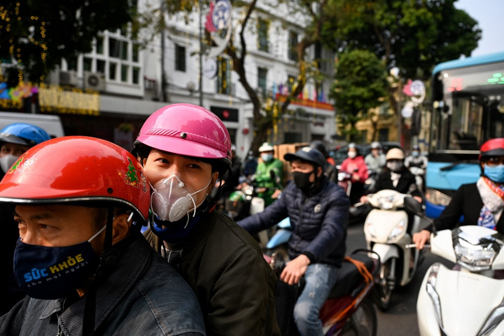 마스크를 착용한 하노이 시민들/AFPBBNews=뉴스1