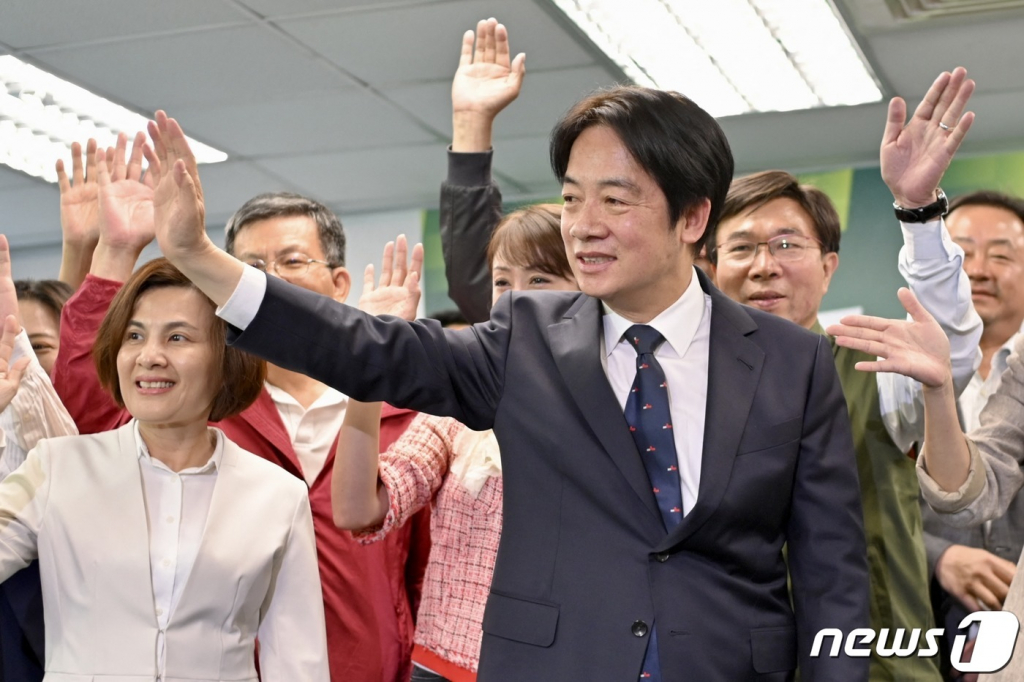 (AFP=뉴스1) 정윤영 기자 = 대만의 집권 민진당이 내년 대선에서 차이 총통의 뒤를 이을 인물로 라이칭더(63) 부총통 겸 민진당 주석을 지명했다.   ⓒ AFP=뉴스1  Copyright ? 뉴스1. All rights reserved. 무단 전재 및 재배포 금지.