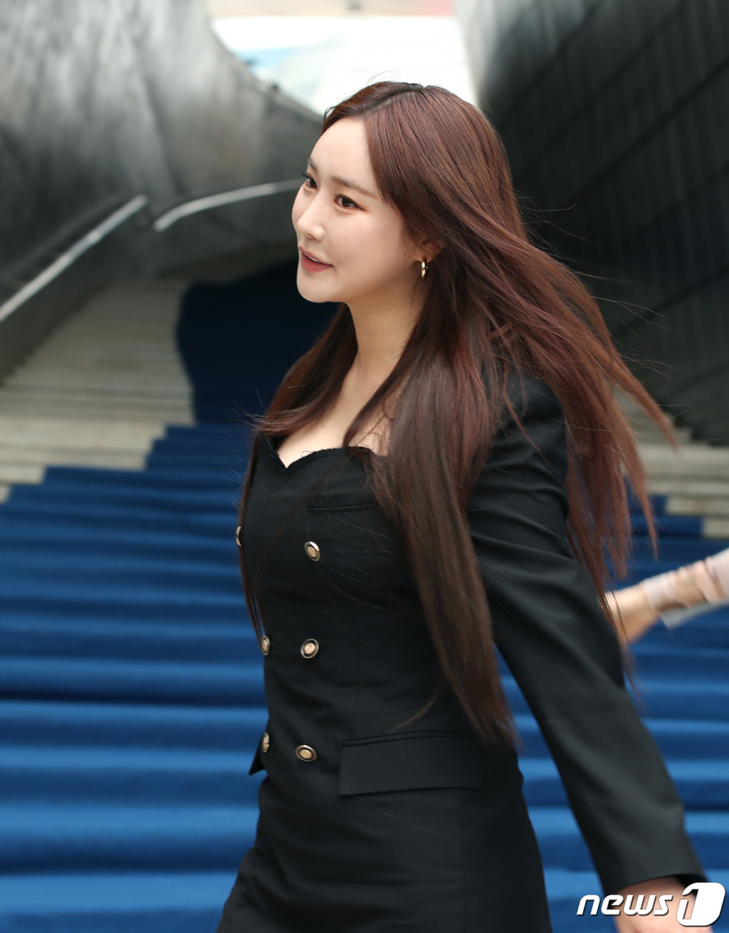 (서울=뉴스1) 권현진 기자 = 브레이브걸스 멤버 민영이 15일 오후 서울 동대문디자인플라자(DDP)에서 진행된 '2023 F/W 서울패션위크' 얼킨(ul:kin)의 컬렉션에 참석하고 있다. 2023.3.15/뉴스1  Copyright ? 뉴스1. All rights reserved. 무단 전재 및 재배포 금지.