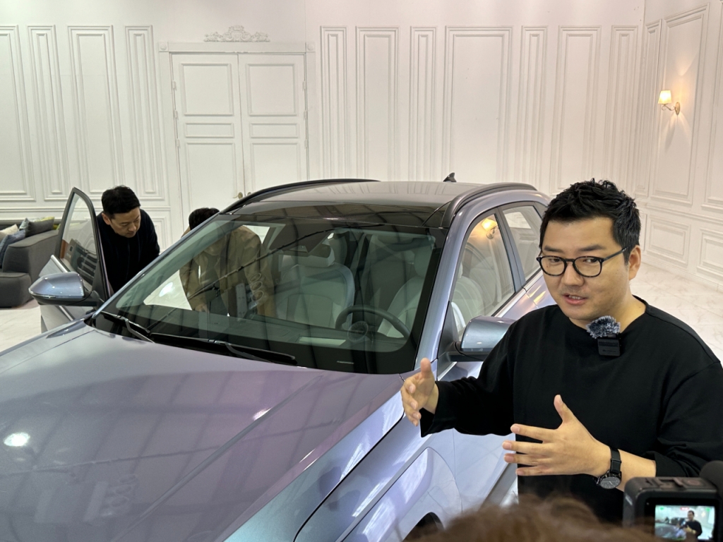 25일 오전 10시 경기도 광주시에서 최홍석 현대차 책임연구원이 디 올 뉴 코나 일렉트릭을 소개하고 있다/사진=이강준 기자