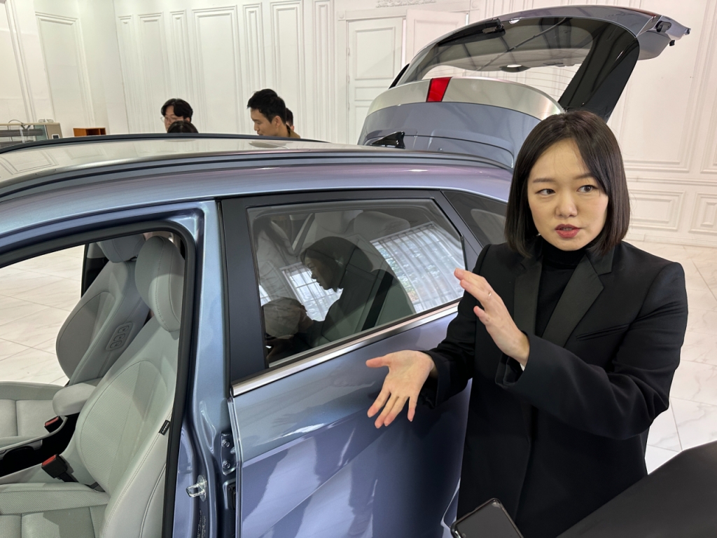 25일 오전 10시 경기도 광주시에서 문선회 현대차 책임연구원이 디 올 뉴 코나 일렉트릭을 소개하고 있다/사진=이강준 기자