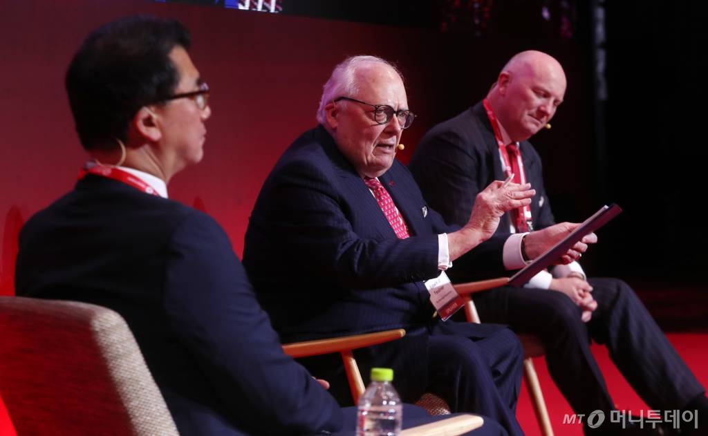 에드윈 퓰너 헤리티지재단 설립자가 27일 서울 여의도 콘래드호텔에서 열린 '2023 키플랫폼'에서 '가치 중심 세계관의 충돌: 인권, 자유, 외교안보'를 주제로 대담을 하고 있다. /사진=김휘선 기자 hwijpg@