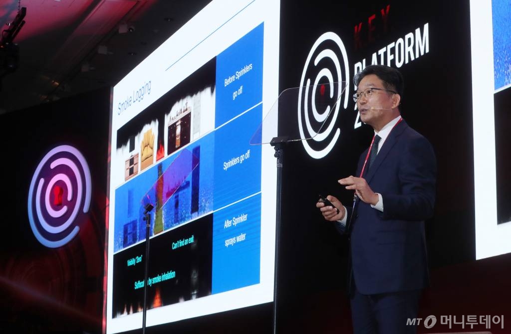 김정규 SPNE 대표이사가 28일 여의도 콘래드 서울에서 머니투데이 주최로 열린 '2023 키플랫폼'에서 '한 사람 더 살리자-세계 최초 연기 유독가스 제거 스프링클러'를 주제로 사례 발표를 하고 있다. /사진=김휘선 기자 hwijpg@