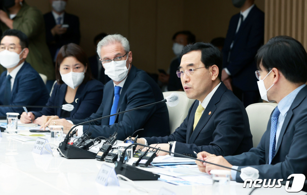 이창양 산업통상자원부 장관이 지난해 9월28일 오후 서울 중구 대한상의에서 열린 자동차 산업전략 원탁회의에서 인사말을 하고 있다./사진제공=산업통상자원부