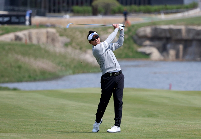 정교한 아이언샷을 뽐내고 있는 박상현. /사진=KPGA