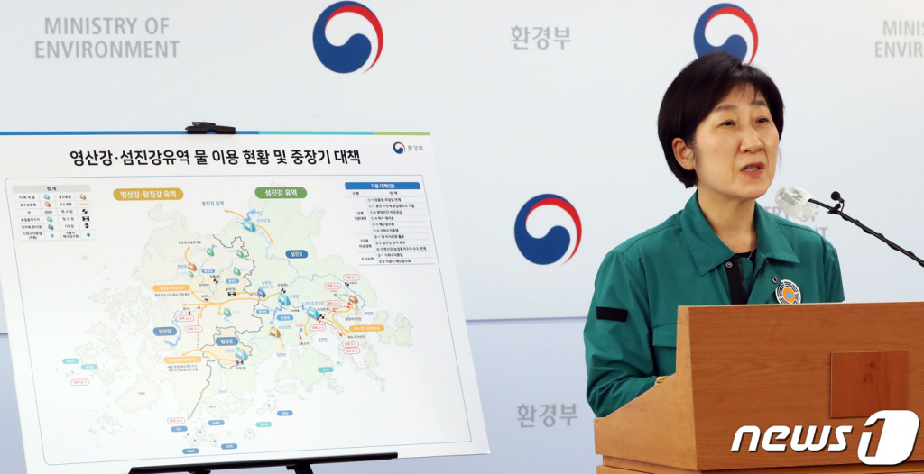 한화진 환경부 장관이 3일 오후 세종시 정부세종청사에서 광주·전남 지역의 심각한 가뭄과 관련해 영산강, 섬진강유역 물 이용 현황 및 중장기 대책을 발표하고 있다. /사진=뉴스1