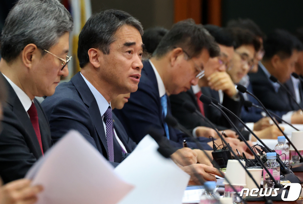 (서울=뉴스1) 김진환 기자 = 함용일 금융감독원 부원장이 28일 오전 서울 영등포구 여의도 금융투자협회에서 열린 증권사 CEO와의 시장현안 소통회의에서 모두발언을 하고 있다. 2023.4.28/뉴스1  Copyright ? 뉴스1. All rights reserved. 무단 전재 및 재배포 금지.