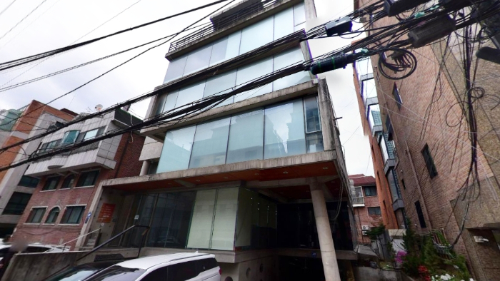 가수 신승훈이 보유한 서울 강남구 신사동 빌딩. /사진=네이버 로드뷰