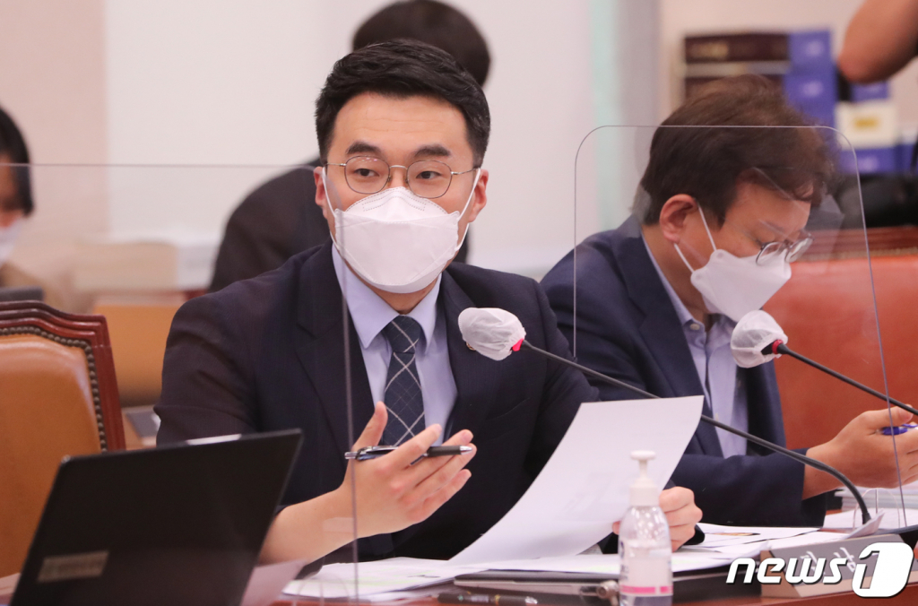 김남국 더불어민주당 의원이 2022년 10월6일 서울 여의도 국회에서 열린 법제사법위원회의 법무부 등에 대한 국정감사에서 질의하고 있다./사진=뉴스1