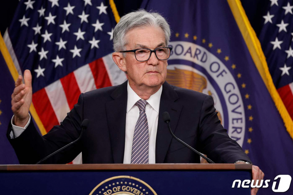 (워싱턴 AFP=뉴스1) 우동명 기자 = 제롬 파월 미국 연방준비제도(Fed·연준) 의장이 3일(현지시간) 워싱턴에서 열린 FOMC 정례회의에서  0.25%p의 금리 인상을 단행한 뒤 기자회견을 갖고 “인플레이션 억제까지 갈 길이 멀고 여전히 인플레이션 압력이 높다"고 밝히고 있다.  ⓒ AFP=뉴스1  Copyright ? 뉴스1. All rights reserved. 무단 전재 및 재배포 금지.