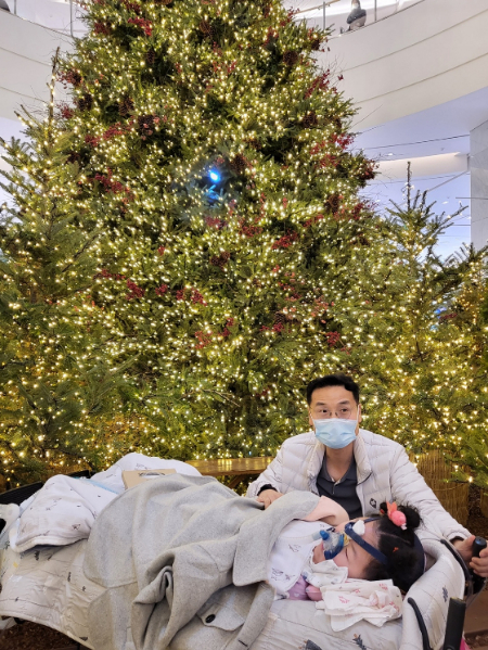 크리스마스 선물처럼 태어난 딸, 서연양과 그의 아버지 정호씨./사진=윤정호씨 제공