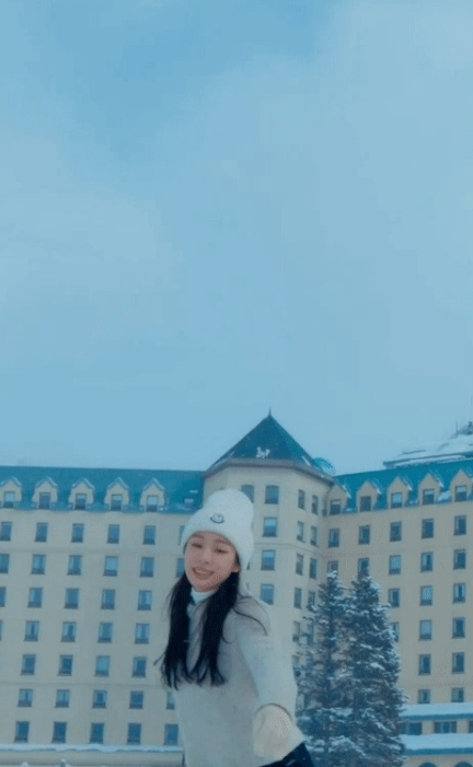 대한민국과 캐나다의 수교 60주년을 기념해 캐나다관광청 홍보 영상에 등장한 김연아. 김연아는 캐나다 록키산맥 레이크 루이스의 빙판 위에서 스케이팅 실력을 자랑했다. /사진=김연아 인스타그램 캡처