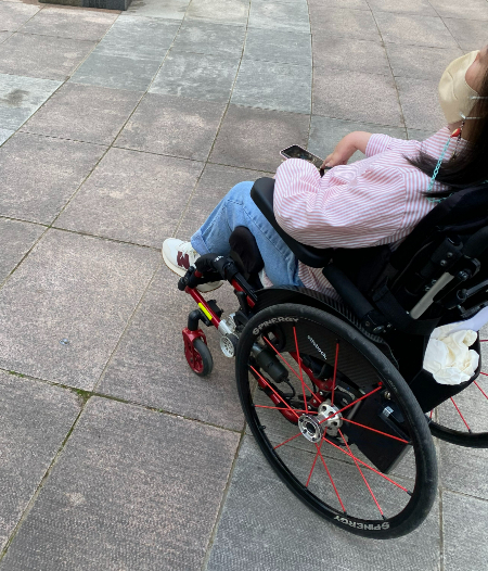 "스핀라자는 완치를 목적으로 하는 치료제가 아니에요. 보조제 역할입니다. 기능 악화를 막고 삶의 질을 개선하게 할 수 있다면, 그게 약의 효과입니다." 연수씨는 효과를 증명하지 않아도, 공평하게 치료제를 얻을 기회가 보장됐으면 좋겠다고 했다./사진=남형도 기자