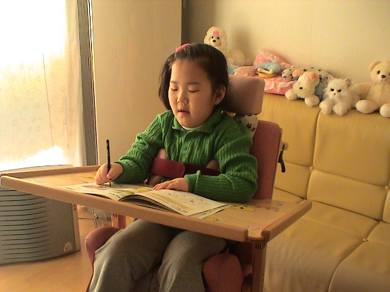 유년 시절의 강연수씨. 20년간 치료제를 기다렸다니, 얼마나 절박한 기분이었을지./사진=강연수씨 제공