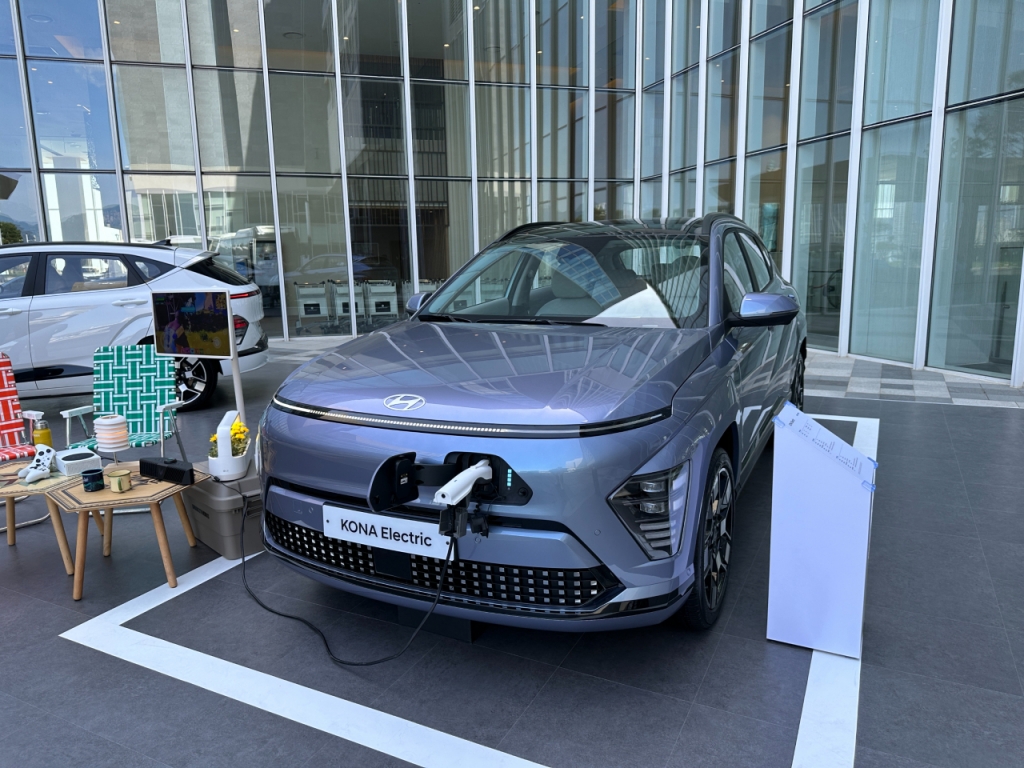 코나 일렉트릭 인스퍼레이션의 충전구. 전면부 그릴에 위치해있다/사진=이강준 기자