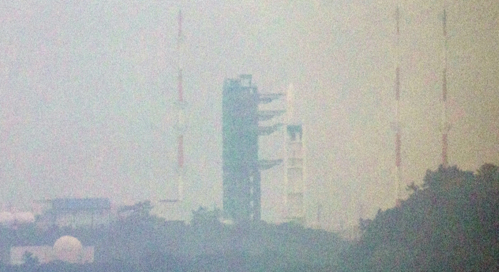 (여수=뉴스1) 이재명 기자 = 한국형 우주발사체 누리호(KSLV-Ⅱ) 발사가 기술적 결함으로 연기된 24일 전남 고흥군 나로우주센터에 기립돼 있다.  오태석 과학기술정보통신부 제1차관은 "누리호 3차 발사 준비 과정 중 저온 헬륨을 공급하는 밸브 제어 과정에서 발사 제어 컴퓨터와 발사대 설비를 제어하는 통신에 이상이 발생했다"며 3차 발사 취소 소식을 알렸다. 2023.5.24/뉴스1  Copyright ? 뉴스1. All rights reserved. 무단 전재 및 재배포 금지.