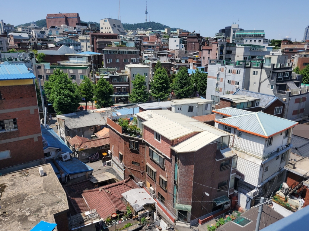 무신사 스튜디오 신당점에서 바라본 신당동 일대. 패션 관련 생산 공장들이 몰려있다/사진=조한송 기자