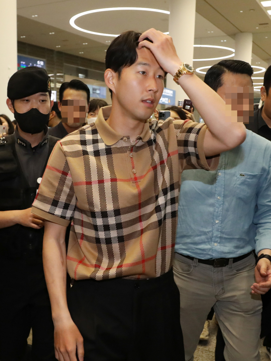 지난 30일 인천국제공항을 통해 귀국하는 축구선수 손흥민(토트넘 홋스퍼)의 모습. /사진=뉴스1