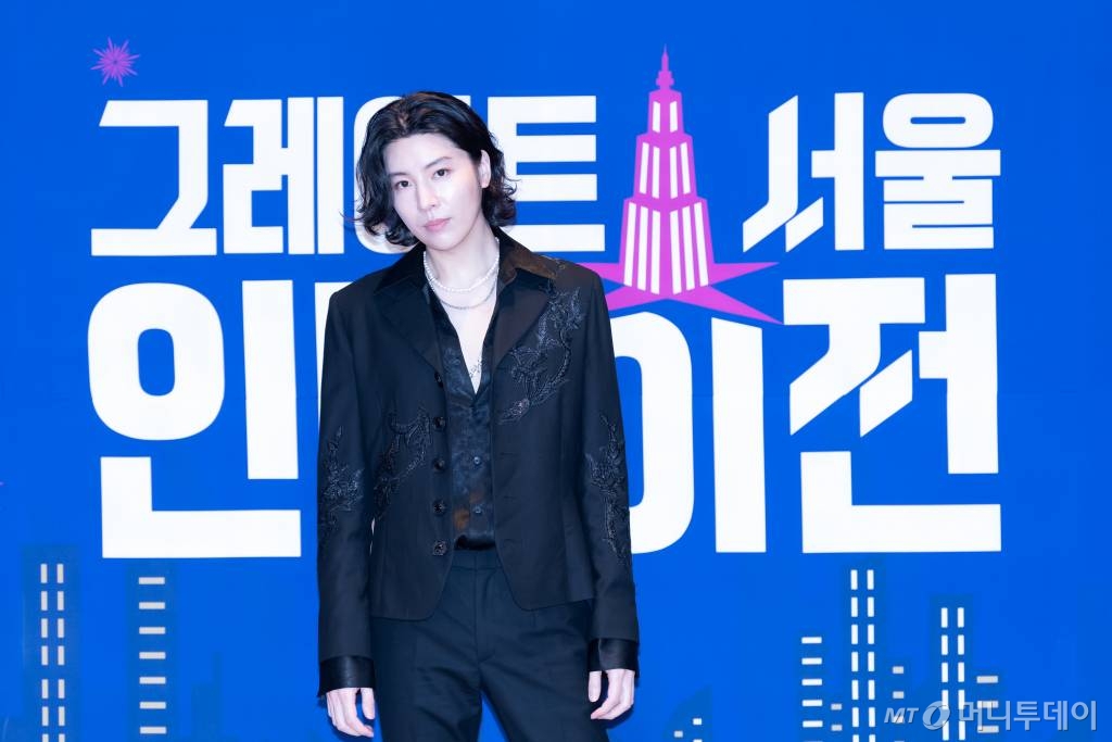 가수 노민우가 20일 오전 온라인 생중계로 진행된 엠넷 예능 '그레이트 서울 인베이전' 제작발표회에 참석해 포즈를 취하고 있다. 글로벌 밴드가 되기 위해 THE G TOWER(더 지 타워)에 모인 밴드들의 혹독한 생존게임을 그린 프로그램 '그레이트 서울 인베이전'은 오늘(20일) 첫 방송된다. /사진제공=엠넷 2022.07.20 /사진=이동훈 기자 photoguy@
