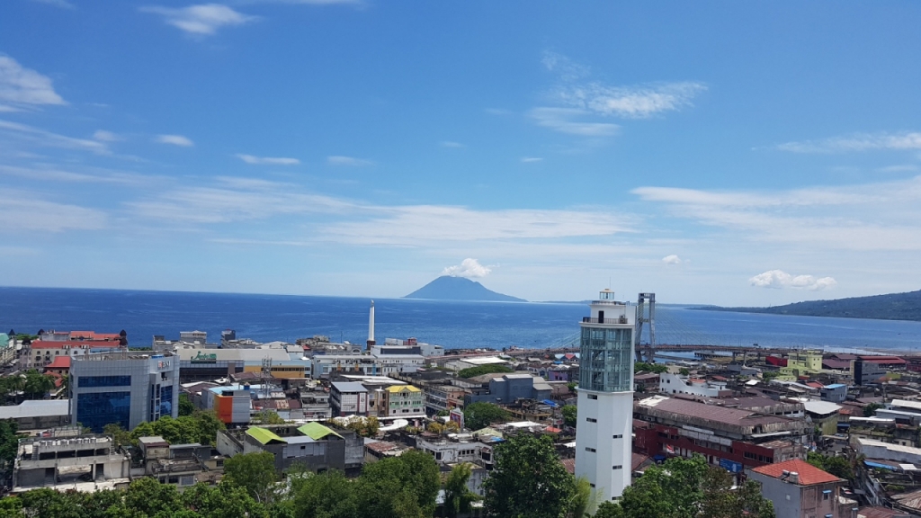 마나도 시내 전경.