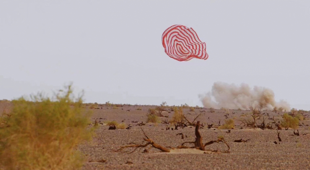 유인우주선 귀환 캡슐이 지구로 떨어진 모습. / 사진=중국유인우주국(CMSA)