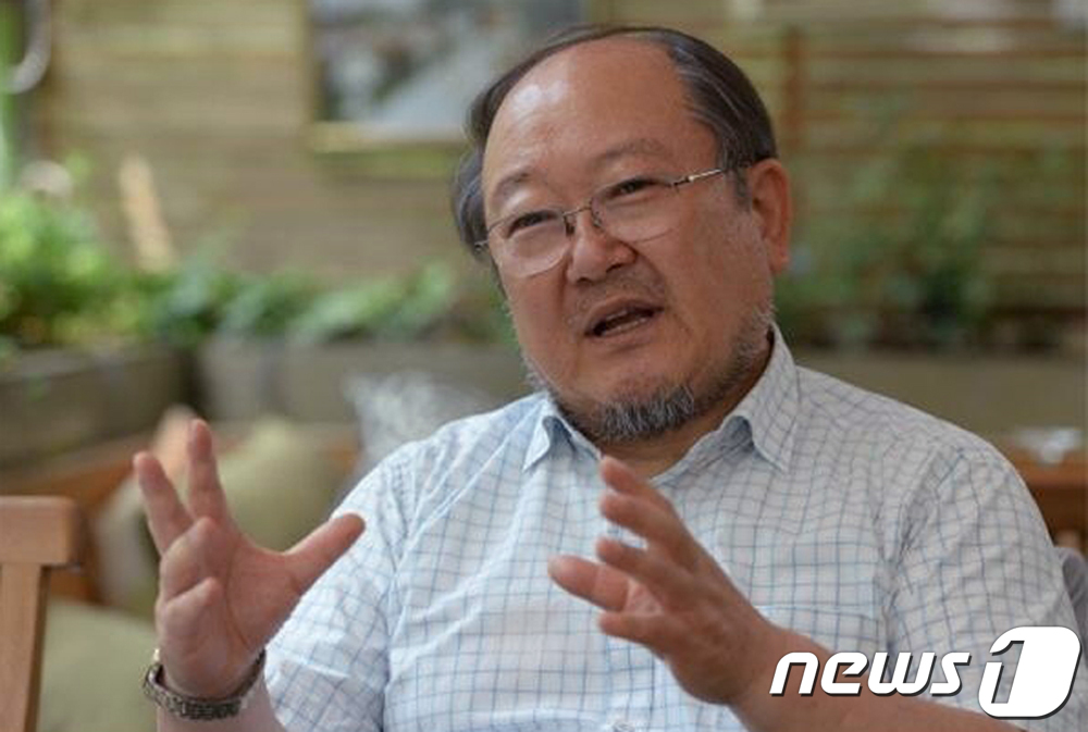 (서울=뉴스1) = 이재명 민주당 대표는 5일 오전 서울 여의도 국회 본청에서 열린 당 최고위원회의에서 "민주당은 당의 혁신 기구를 맡아서 이끌 책임자로 사단법인 다른백년의 이래경 명예이사장을 모시기로 했다"고 밝혔다. 사진은 민주당 혁신기구 위원장으로 선임된 이래경 다른백년 명예 이사장. (더불어민주당 제공)2023.6.5/뉴스1  Copyright ? 뉴스1. All rights reserved. 무단 전재 및 재배포 금지.