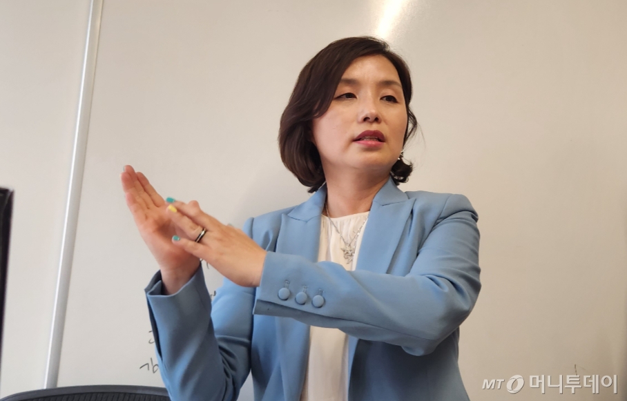 보스턴 CIC 내 사무소에서 류은주 동아에스티 미국지사 대표가 회사 소개를 하고 있다./사진= 박미주 기자