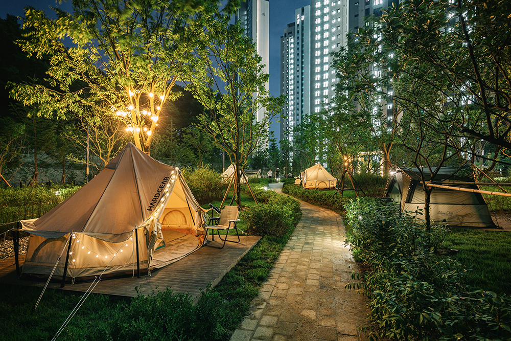 골막산이 위치한 아파트 단지 뒤쪽에 조성된 글램핌장/사진제공=DK아시아 