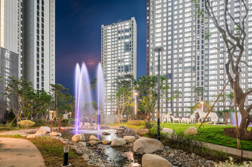 검암역 로열파크씨티 야간 내부 모습/사진제공=DK아시아 