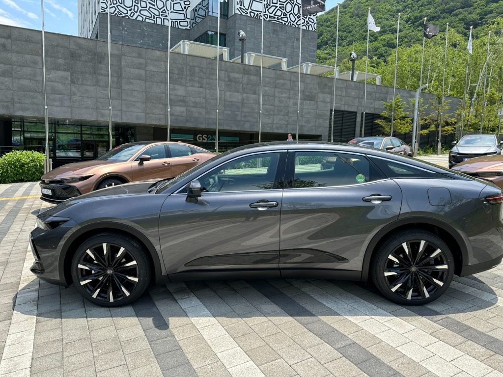 토요타 크라운 2.4ℓ 듀얼 부스트 하이브리드/사진=이강준 기자