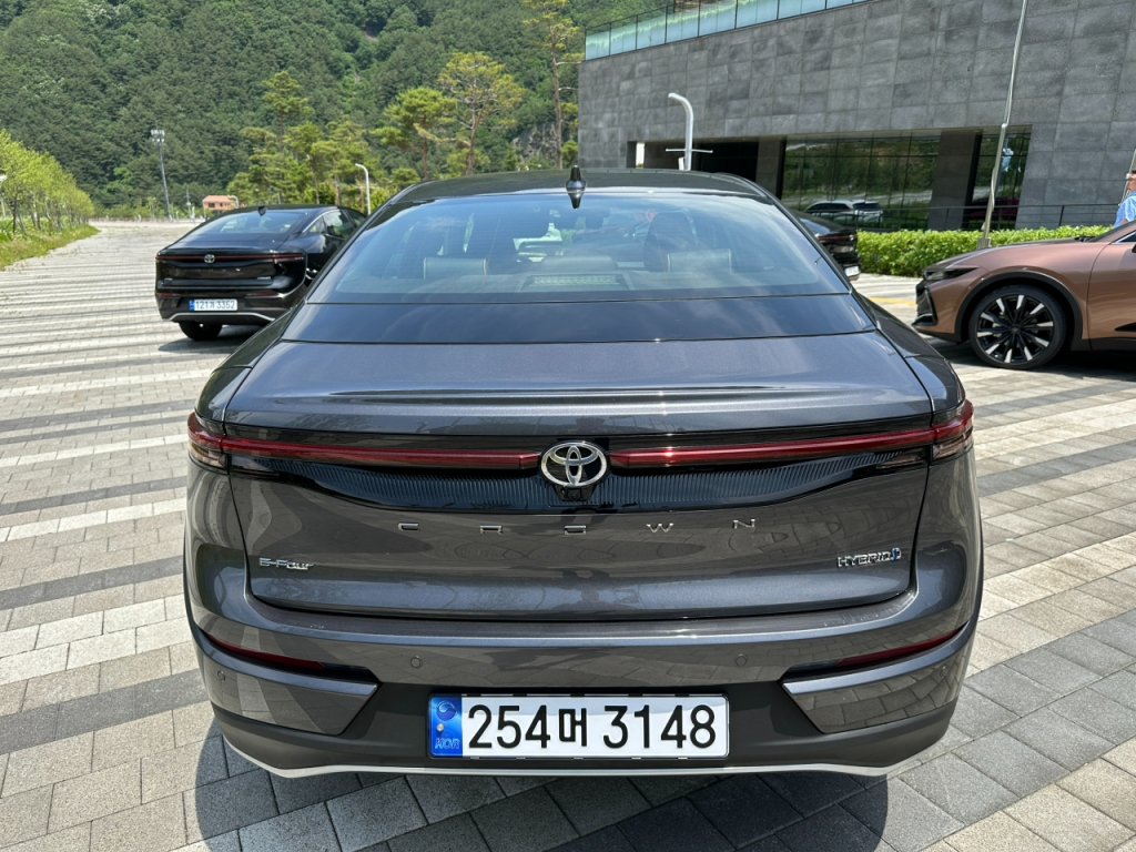 토요타 크라운 2.4ℓ 듀얼 부스트 하이브리드/사진=이강준 기자