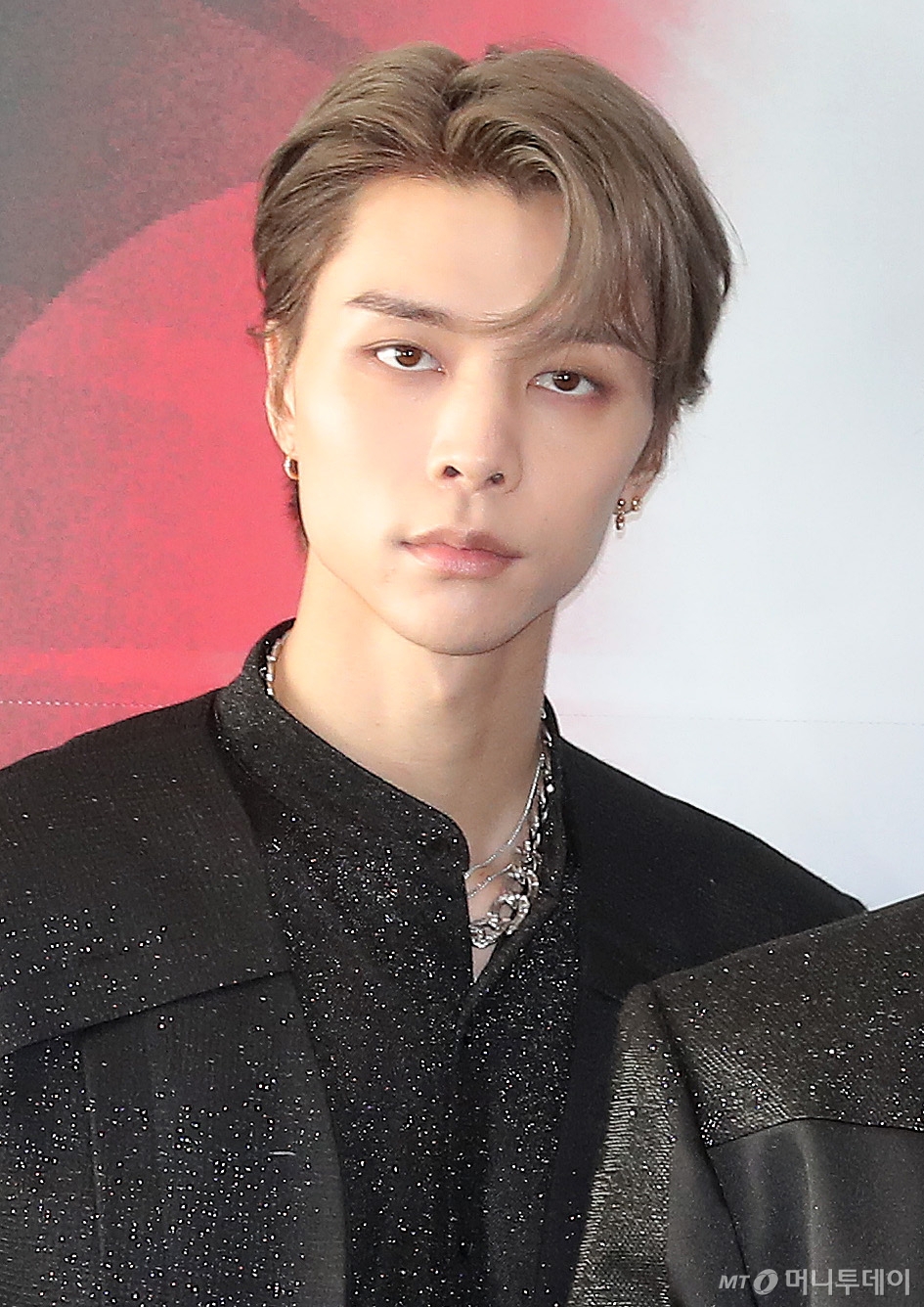 NCT 127(엔시티 127) 쟈니가 23일 오후 서울 송파구 올림픽주경기장에서 진행된 두 번째 월드 투어의 서울 스페셜 공연 'NEO CITY : SEOUL - THE LINK +'(네오 시티 : 서울 - 더 링크 플러스) 기자회견에 참석해 포즈를 취하고 있다. NCT 127은 11월 4~5일 인도네시아 자카르타 ICE BSD에서 두 번째 월드 투어 'NEO CITY - THE LINK' 공연을 개최한다. 2022.10.23 /사진=김창현 기자 chmt@