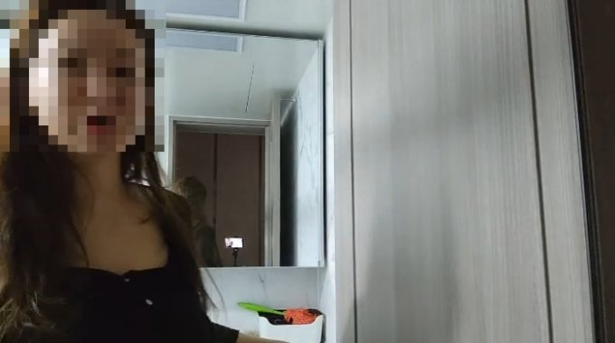 생방송 도중 극단적 선택을 암시하는 유튜버 C씨. /사진=유튜브 캡처