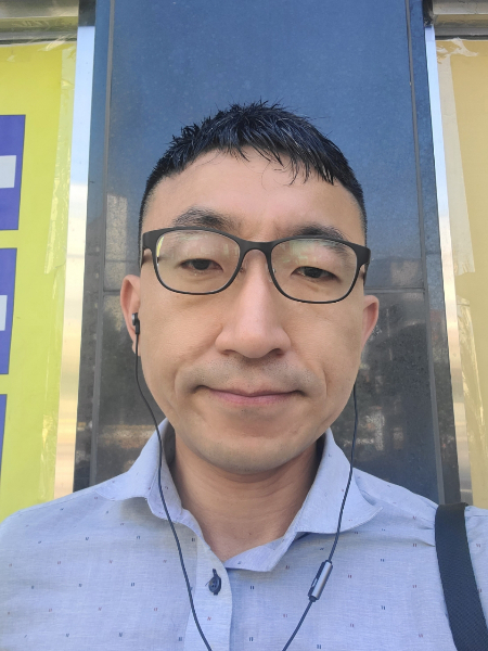 유규진 SNS 자살예방감시단 단장은, 실은 본업이 따로 있는 직장인이다. 사진을 조금 더 줄 수 있는냐고 요청했더니, 밤새 112 신고를 하고 아침에 셀카를 찍어서 보내주었다./사진=유규진 단장