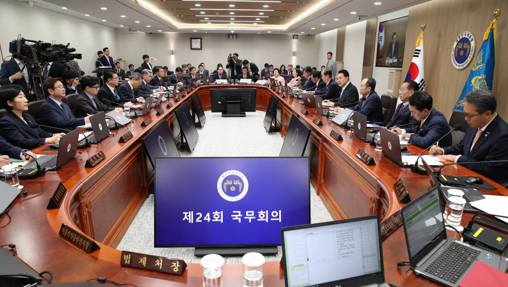 [서울=뉴시스] 전신 기자 = 윤석열 대통령이 13일 서울 용산 대통령실 청사에서 열린 국무회의를 주재하고 있다. 2023.06.13.