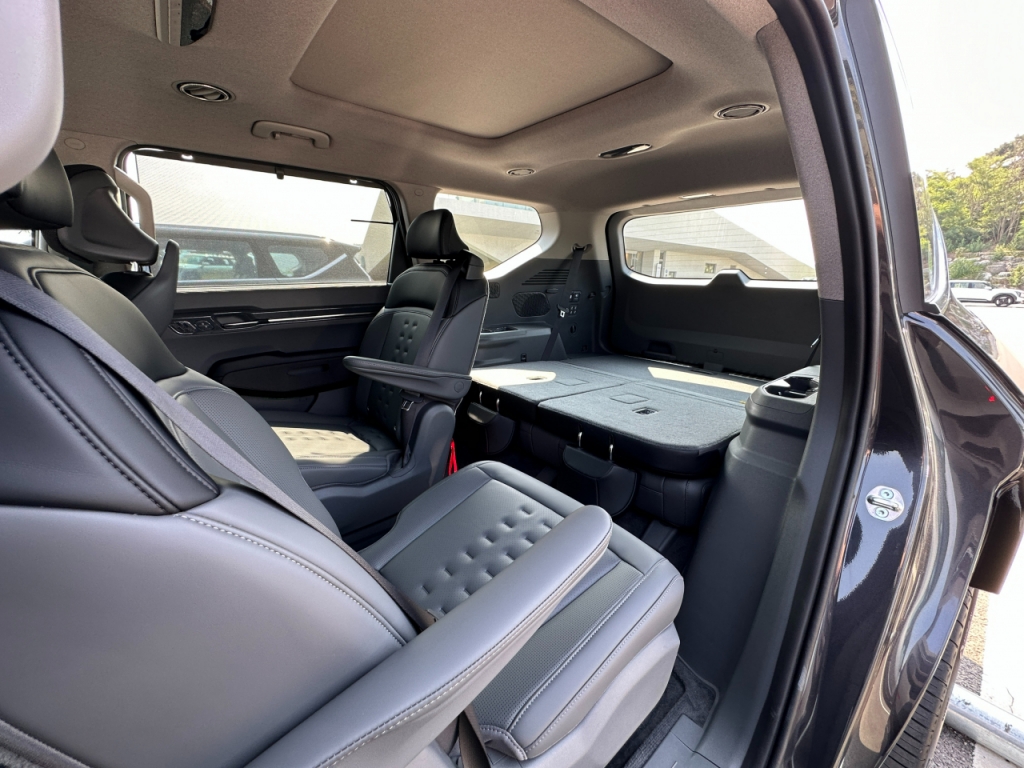 기아 EV9 어스 4WD에서 스위블 시트를 사용한 모습/사진=이강준 기자