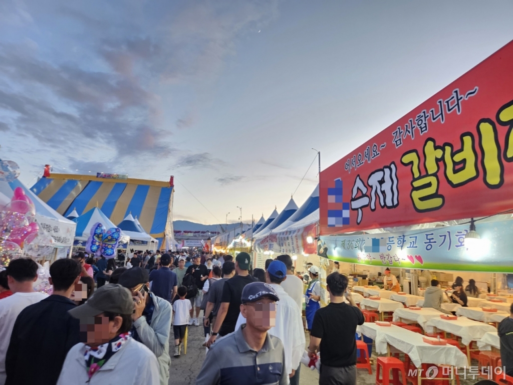 2023강릉 단오제는 지난 18일부터 오는 25일까지 열린다. 이 기간 강원 강릉시 남대천변을 따라 300여개 난장이 들어선다. /사진=정세진 기자