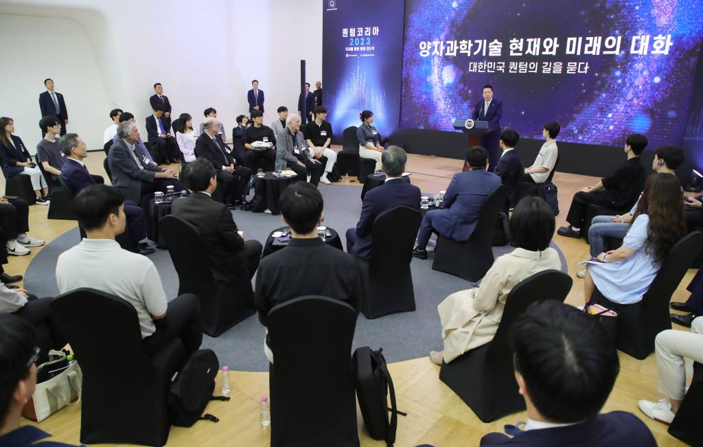 윤석열 대통령이 27일 서울 중구 동대문디자인플라자(DDP)에서 열린 양자과학기술 현재와 미래의 대화에서 발언하고 있다. 2023.06.27. /사진=뉴시스