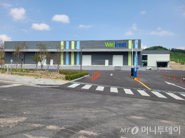 웰레스트 충복 제천 GMP 공장 전경. 연간 300억원 규모의 건기식 생산이 가능한 시설이다. 