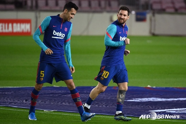 세리히오 부스케츠(왼쪽)와 리오넬 메시. /AFPBBNews=뉴스1