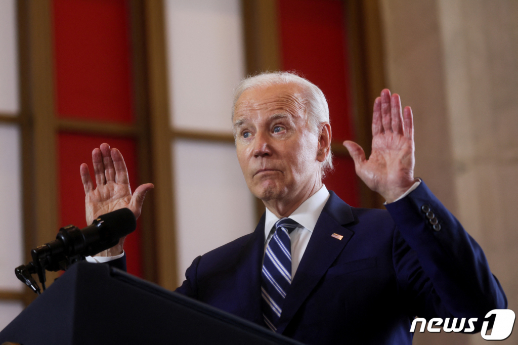 (시카고 로이터=뉴스1) 우동명 기자 = 조 바이든 미국 대통령이 28일(현지시각) 일리노이주 시카고의 올드 포스트 오피스에서 '바이드노믹스'라는 경제 슬로건을 내세우며 대선 연설을 하고 있다. 2023.6.29  ⓒ 로이터=뉴스1  Copyright ? 뉴스1. All rights reserved. 무단 전재 및 재배포 금지.